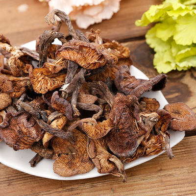 探訪東北深山珍品 農(nóng)家散裝榛蘑的肉厚味鮮傳奇