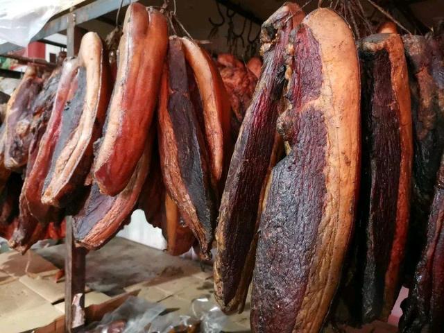 貴州地道的土特產:臘肉香腸